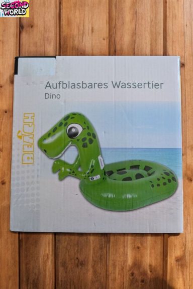 Aufblasbares Wasserspielzeug in Form einer grünen Schlange mit schwarzen Flecken.