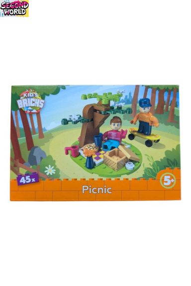 Bunte Spielszene mit Figuren, die ein Picknick im Freien vorbereiten.